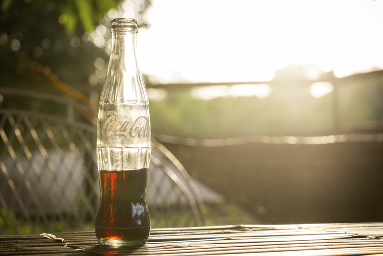 Бренд Coca-Cola всецело ассоциируется только с одним продуктом и не намерен размывать позиционирование бренда никакими альтернативными предложениями.