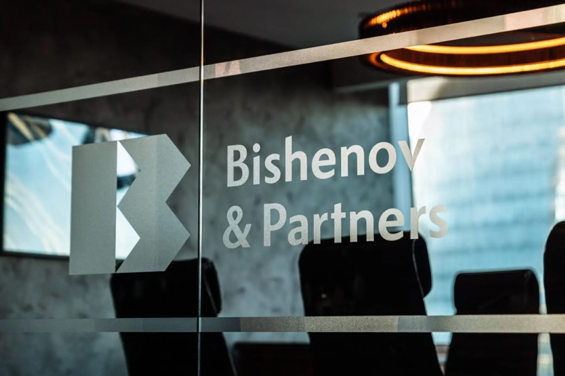 Разработка логотипа для адвокатского офиса BISHENOV & PARTNERS